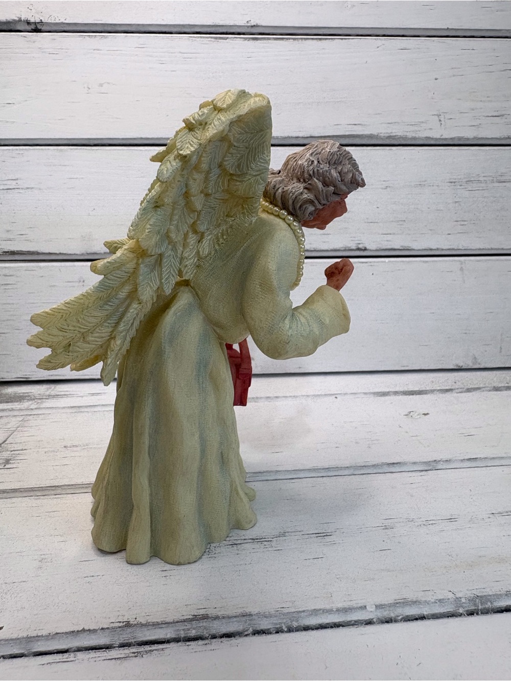(221)Heaven’s Retired AngelsStudio Cream Angel Figurine with Pink Purse - Picture 4 of 7